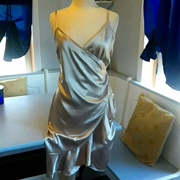 almost famous New cami ruffle wrap dress - Picture 2 of 9